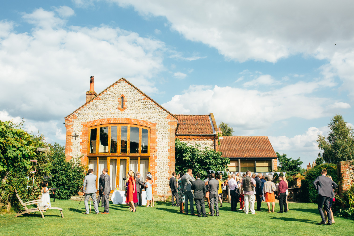 wedding photography at chaucer barn
