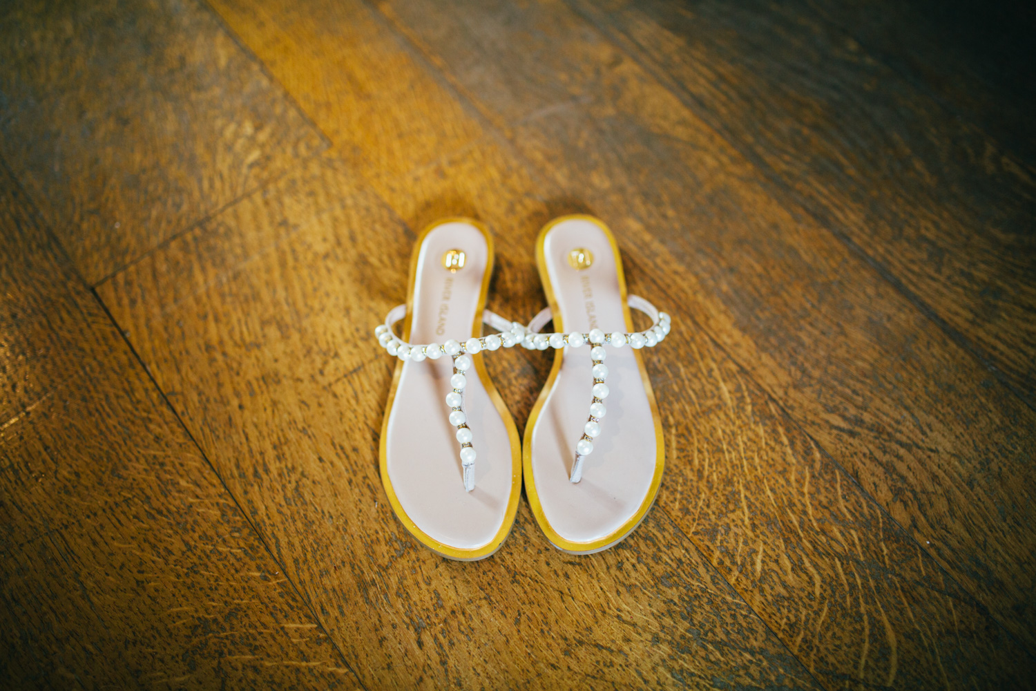 flip flops as wedding shoes