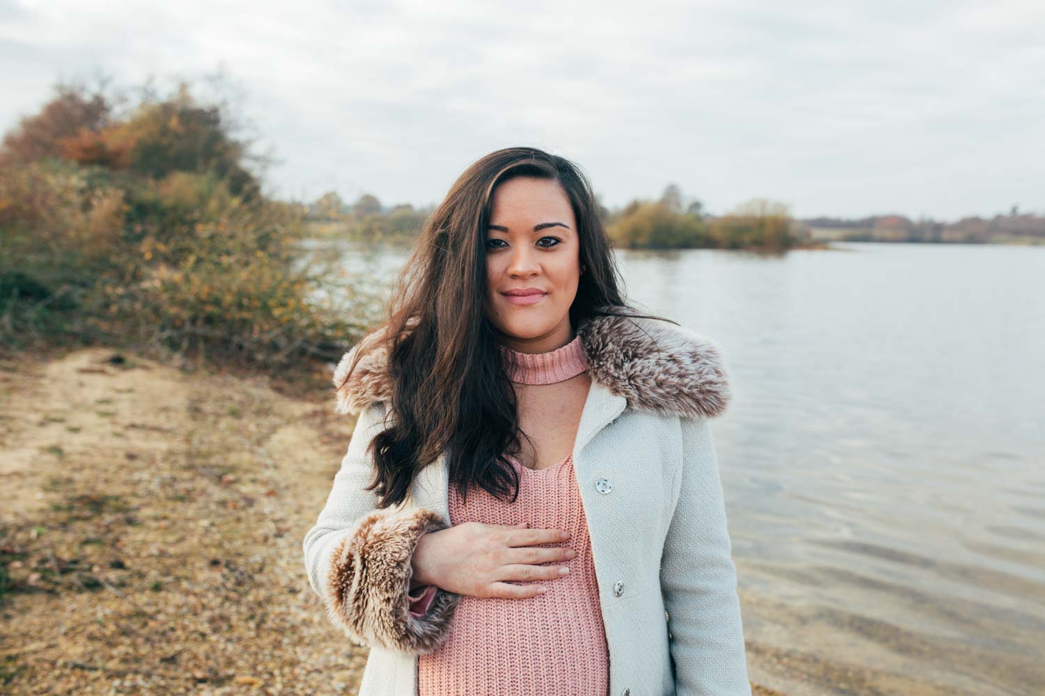 mum to be at alton water for a pregnancy maternity photo session