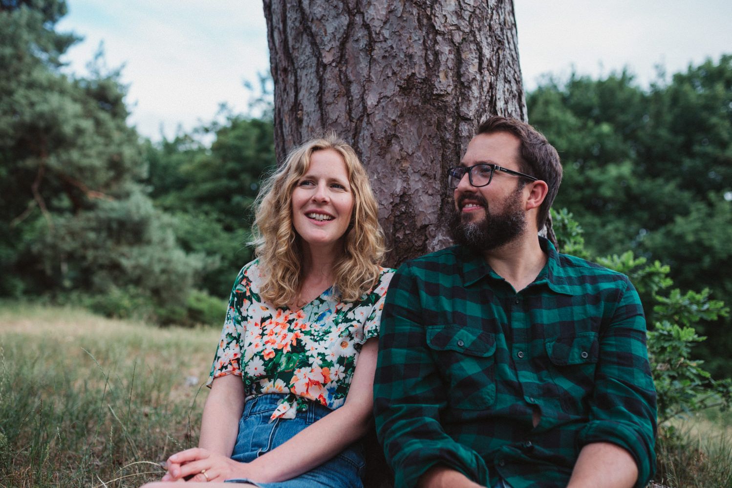 Relaxed couples shoot in Ipswich Suffolk woodland