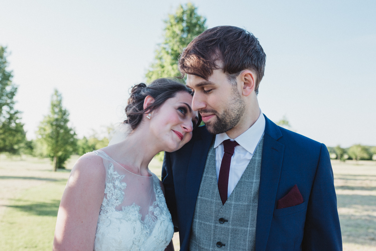 A NATURAL PRETTY ELMS BARN WEDDING IN SUFFOLK outdoor couples portraits