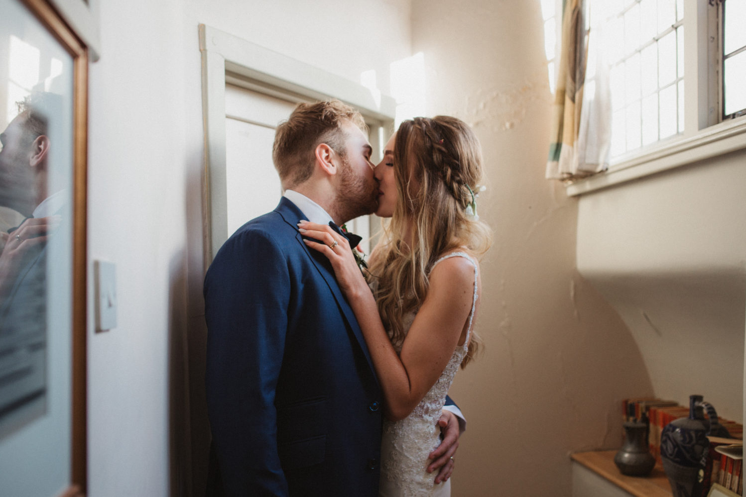 voewood bride and groom kissing